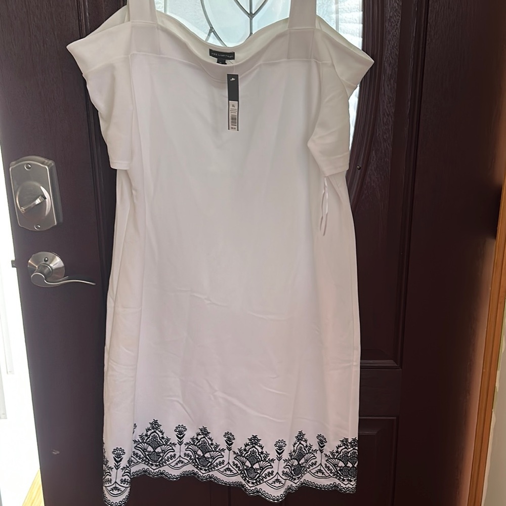 Beautiful unworn dress from the limited size extra-large color white